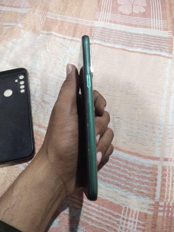 realme 5i 4/64 mubile with box 4