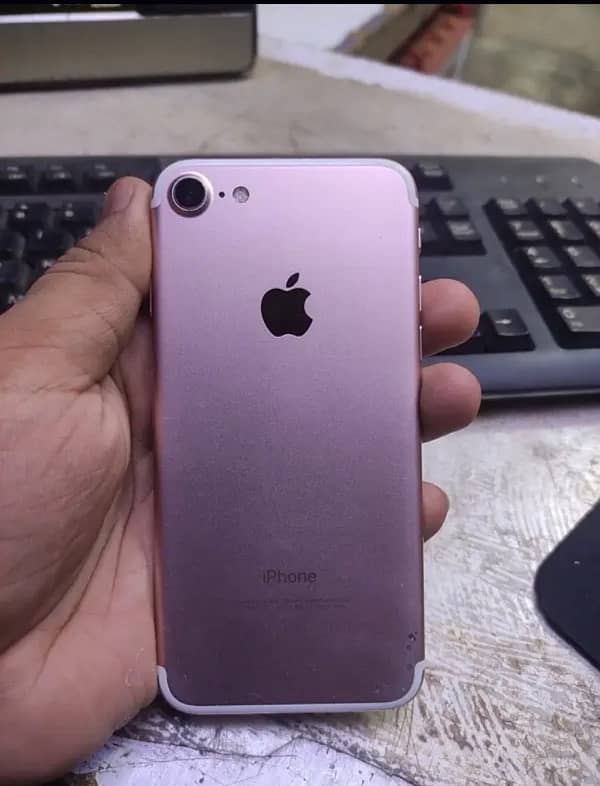 iPhone 7 128gb official pta approved 3