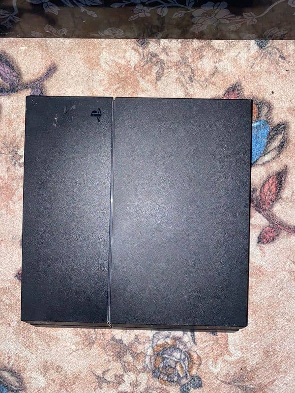 Playstation 4 with 3 controllers 2