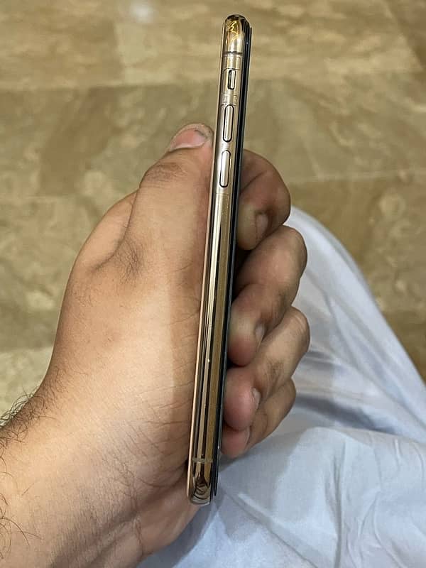 iPhone XS 64gb factory unlock e sim working mint condition urgent sale 4