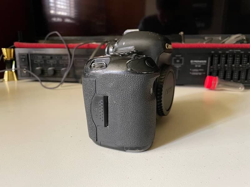 Canon 5D mark 3 with original battery 1