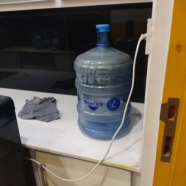 water dispenser with refrigerator in it 3