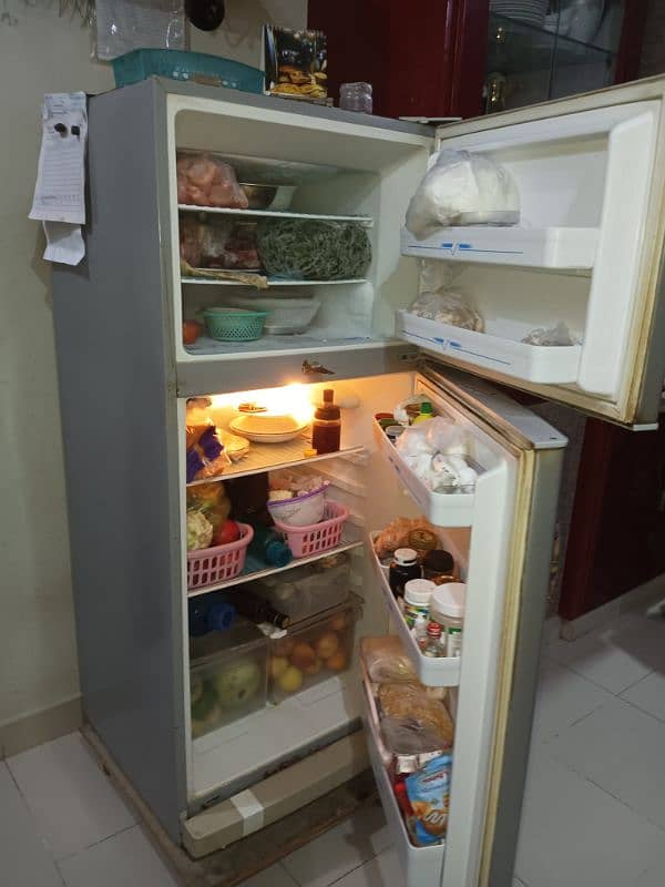 hi i am sellinig my haier refrigerator 0