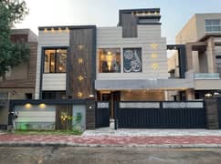 10 marla Brand New House for Rent on Prime Location of Bahria Town Lahore