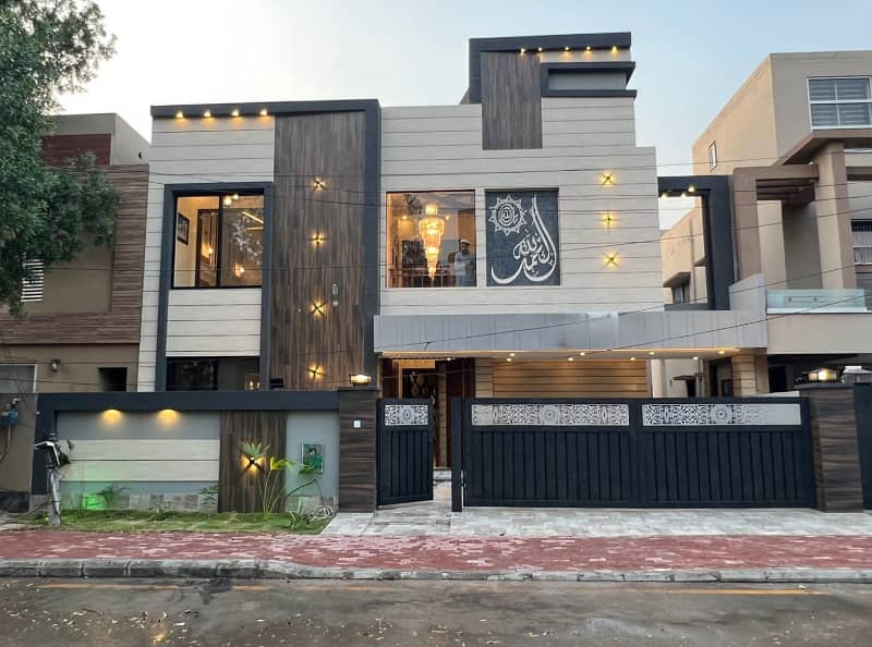 10 marla Brand New House for Rent on Prime Location of Bahria Town Lahore 0