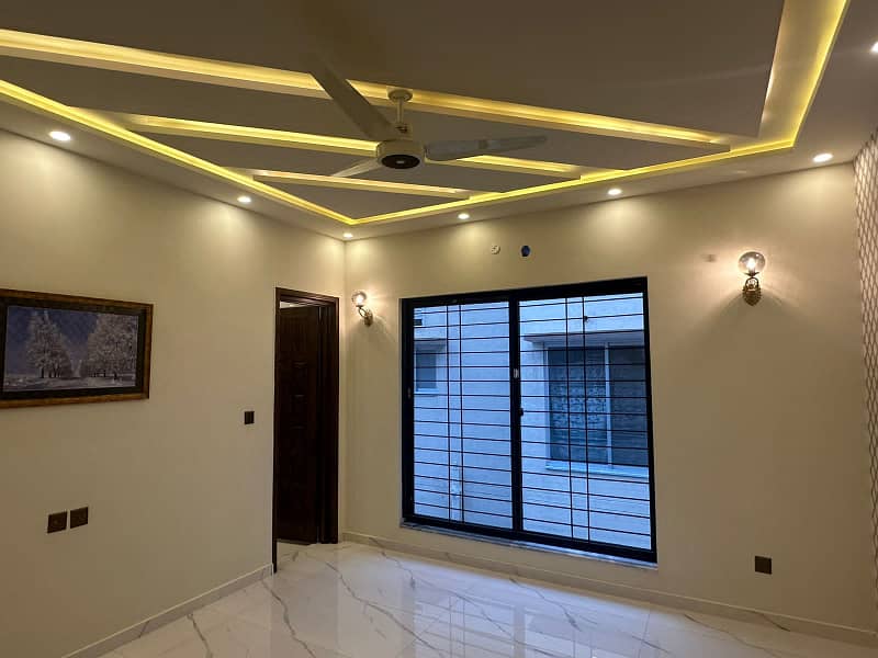 10 marla Brand New House for Rent on Prime Location of Bahria Town Lahore 7