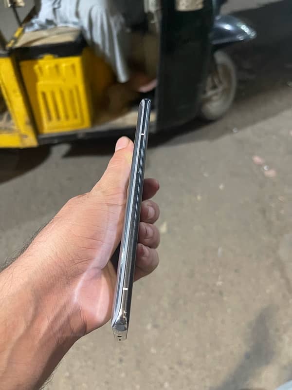 one plus 9 pro 8/256 pta 4