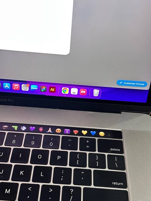 Apple MacBook Pro  2017 touchbar 15.4” 13