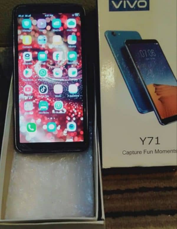 Vivo y71 with box 0