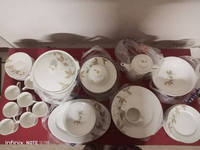 Dinner set for sale 0