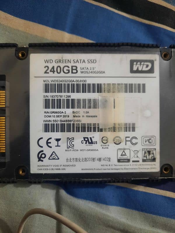 240 GB SATA SSD 1