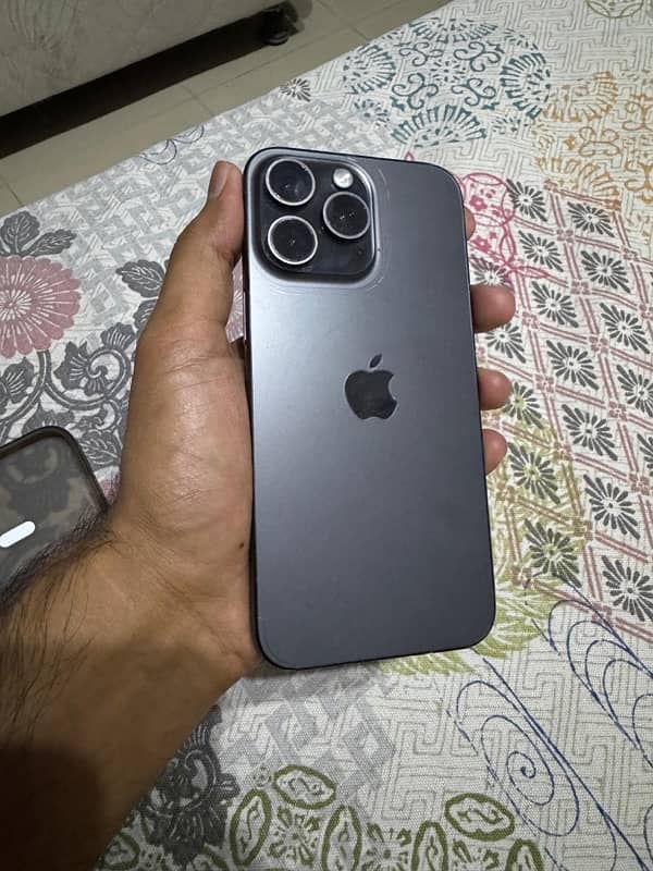 iPhone 15 Pro Max 0