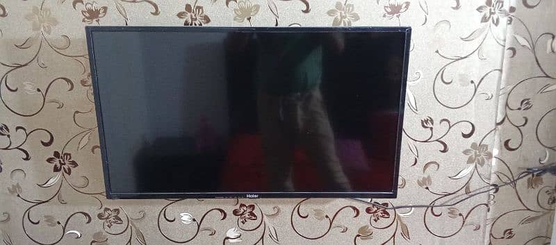 this LCD is really in very good condition 0