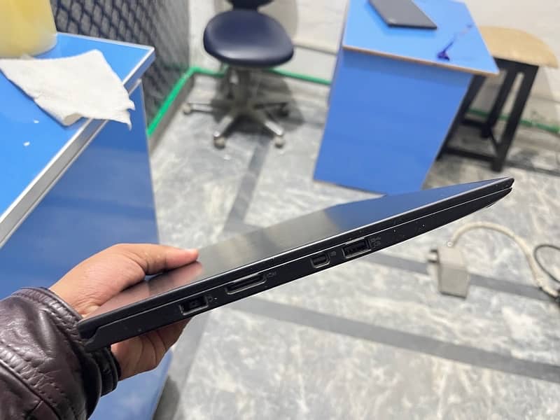 Lenovo x1carbon slim 1