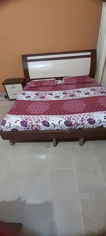 complete bed set with wardrobe, dressing table & divider 2