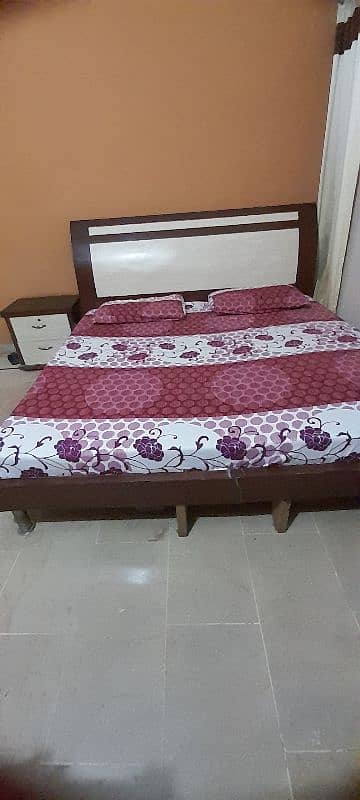 complete bed set with wardrobe, dressing table & divider 0