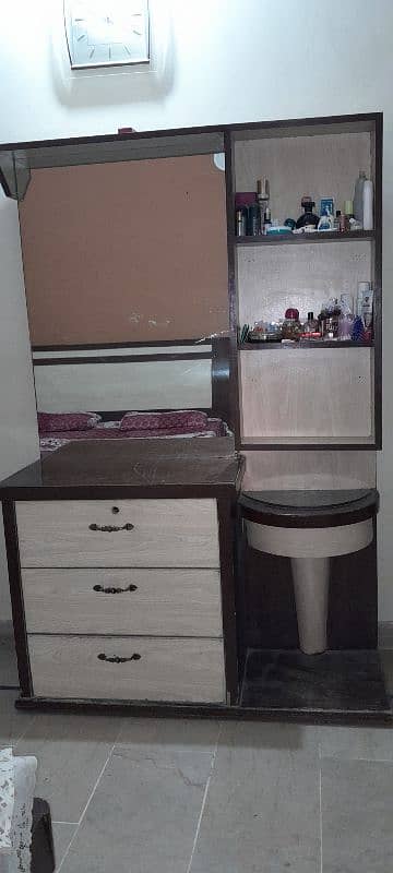 complete bed set with wardrobe, dressing table & divider 4