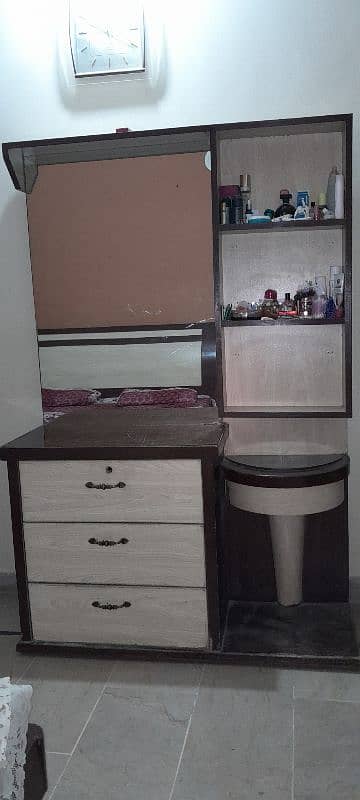 complete bed set with wardrobe, dressing table & divider 8