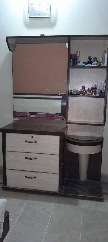 complete bed set with wardrobe, dressing table & divider 9