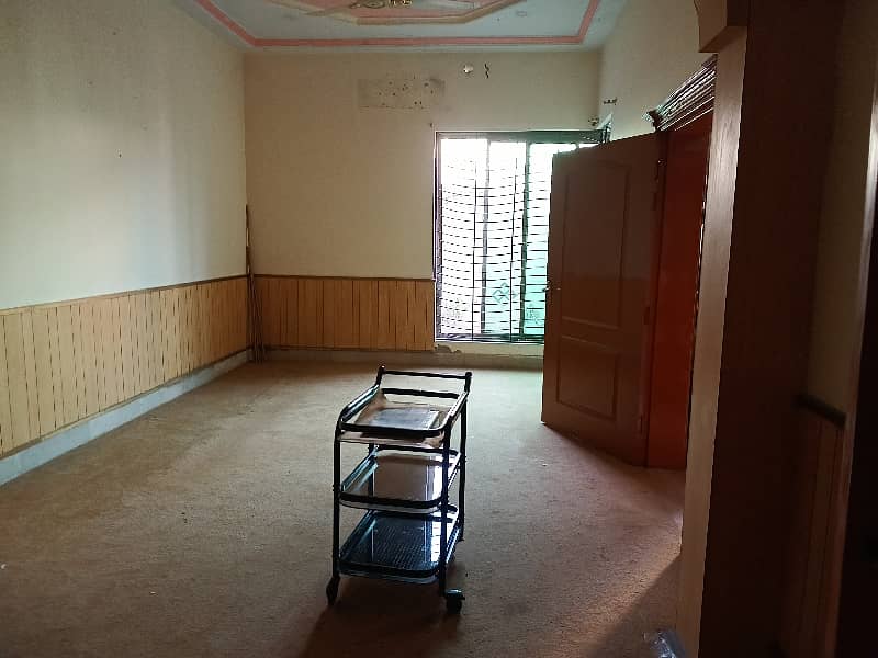 10 Marla Double Story House For Sale In khayban-E-sadiq Near University Road Sargodha 3