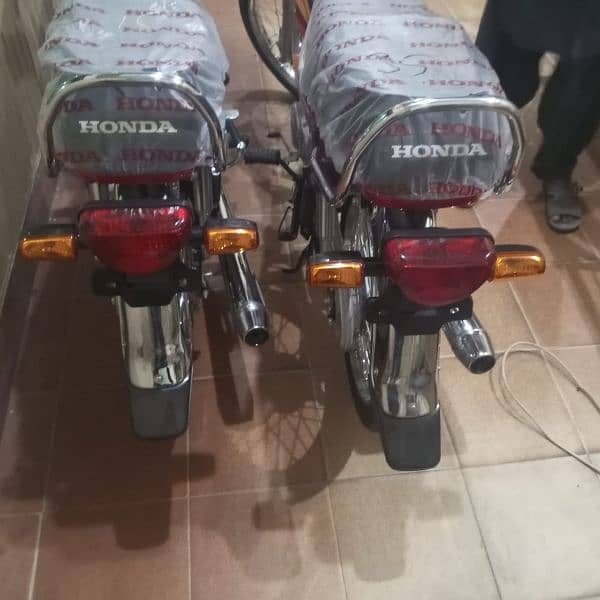 Honda CD 70 red 3