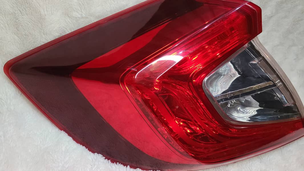 Honda civic x  genuine back light ( left side ) model 2016 to 2021 2