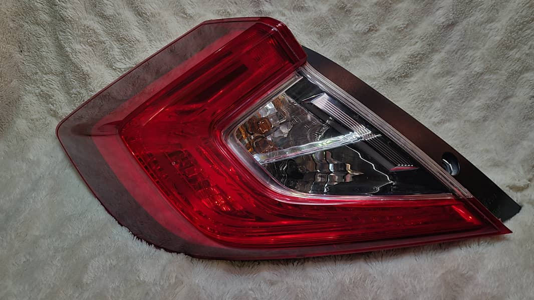 Honda civic x  genuine back light ( left side ) model 2016 to 2021 3