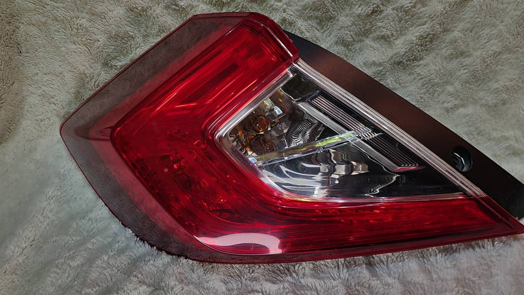 Honda civic x  genuine back light ( left side ) model 2016 to 2021 4