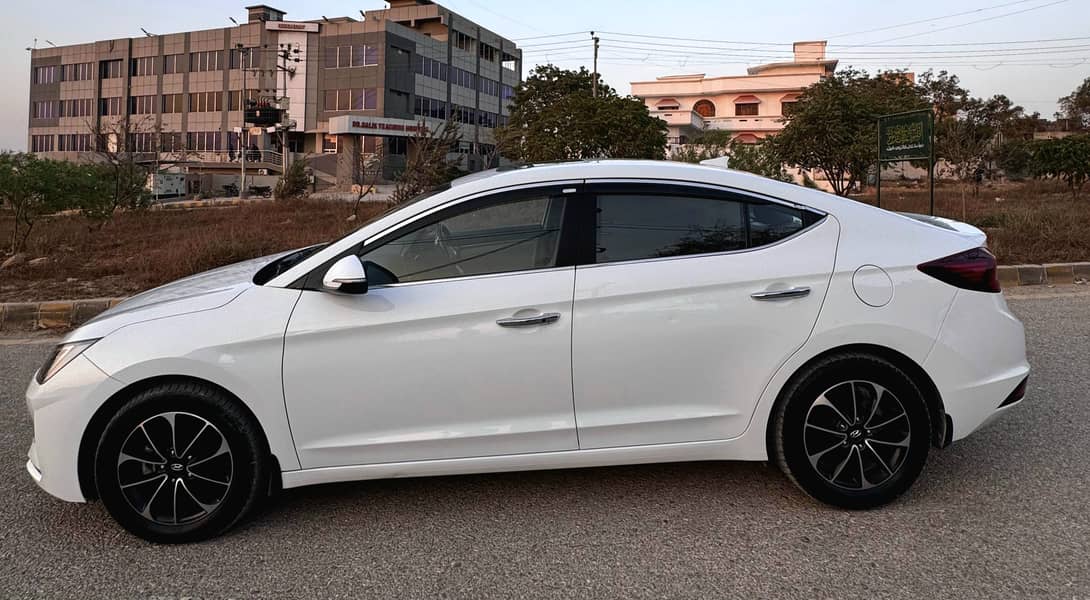 Hyundai Elantra 2022 GLS 3