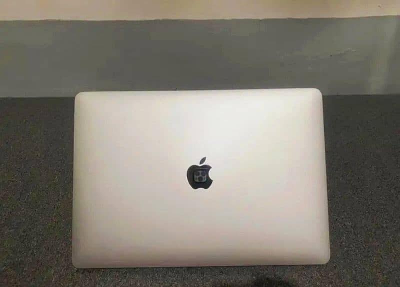 MacBook pro 2016 i7 16/256-512. 0