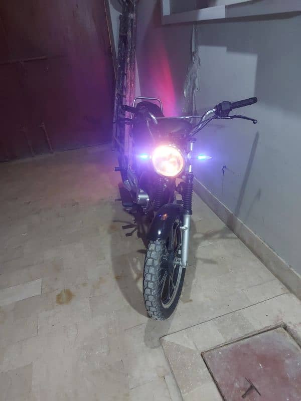 suzuki 150cc 2013 model one handed bike. 0