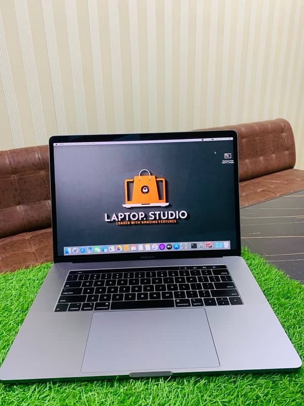 Apple Macbook pro 2019 15.4Inches i9 32/512 0