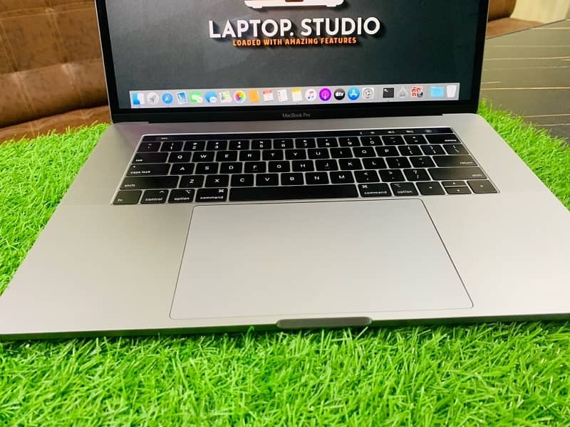 Apple Macbook pro 2019 15.4Inches i9 32/512 1