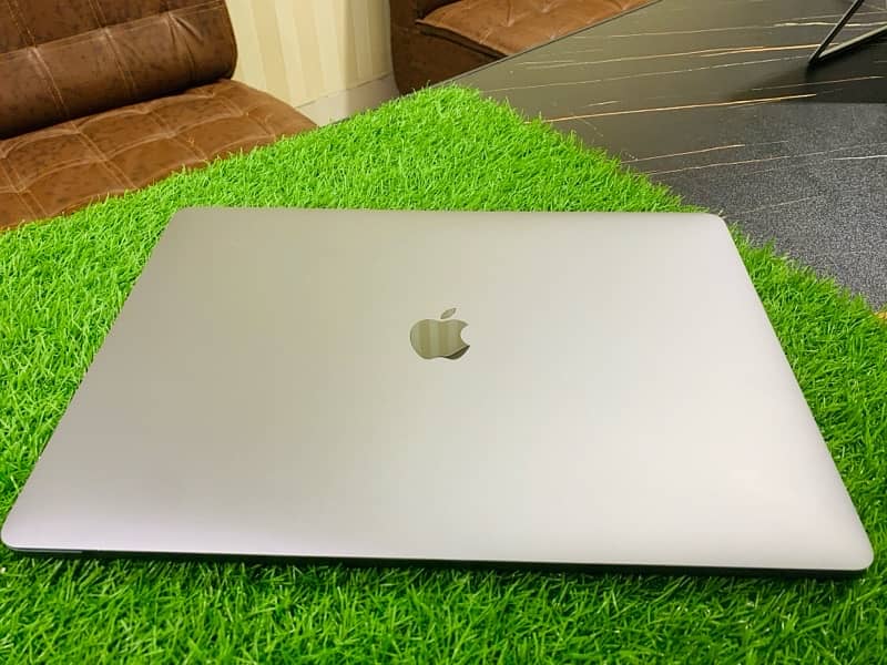 Apple Macbook pro 2019 15.4Inches i9 32/512 5