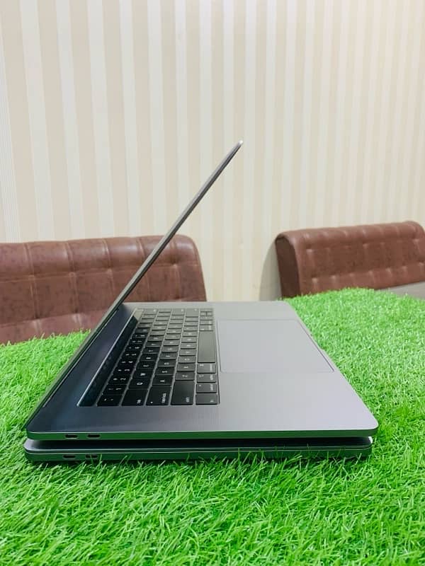 Apple Macbook pro 2019 15.4Inches i9 32/512 7