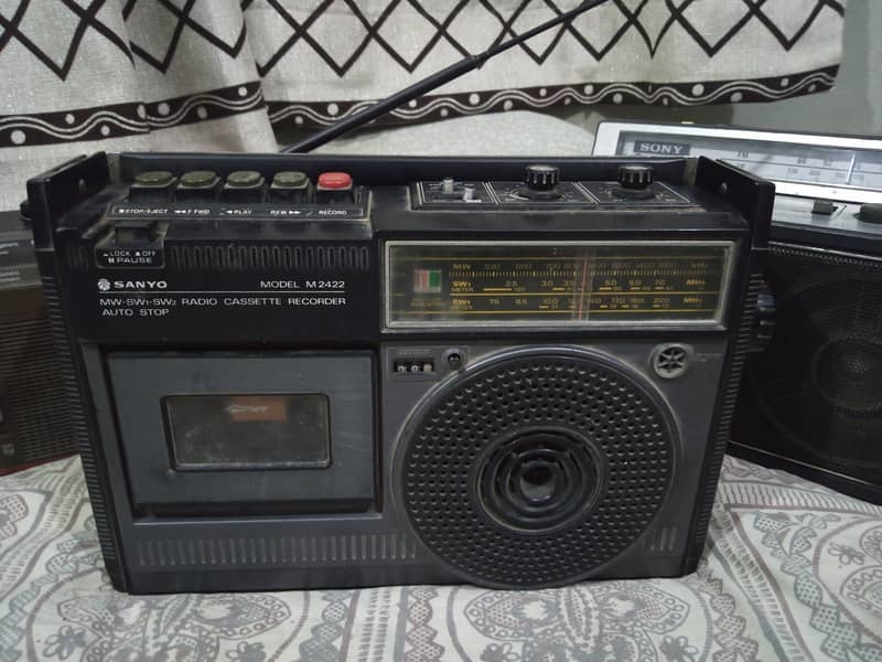 Sanyo Model M2422 Radio Vintage collectable 0