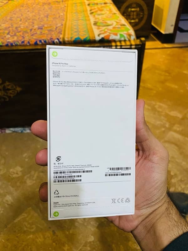 iphone 16 pro max desert Titanium 256gb 1