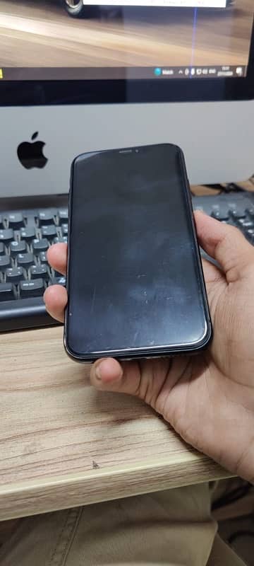 iPhone XR 0