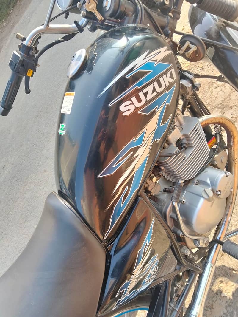 Suzuki GS 150 2022 8