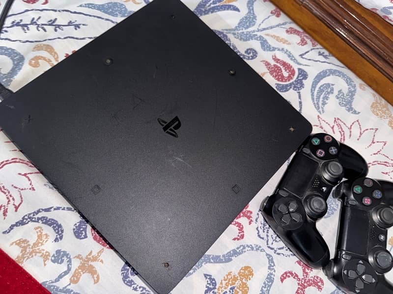 Playstation 4 slim 0