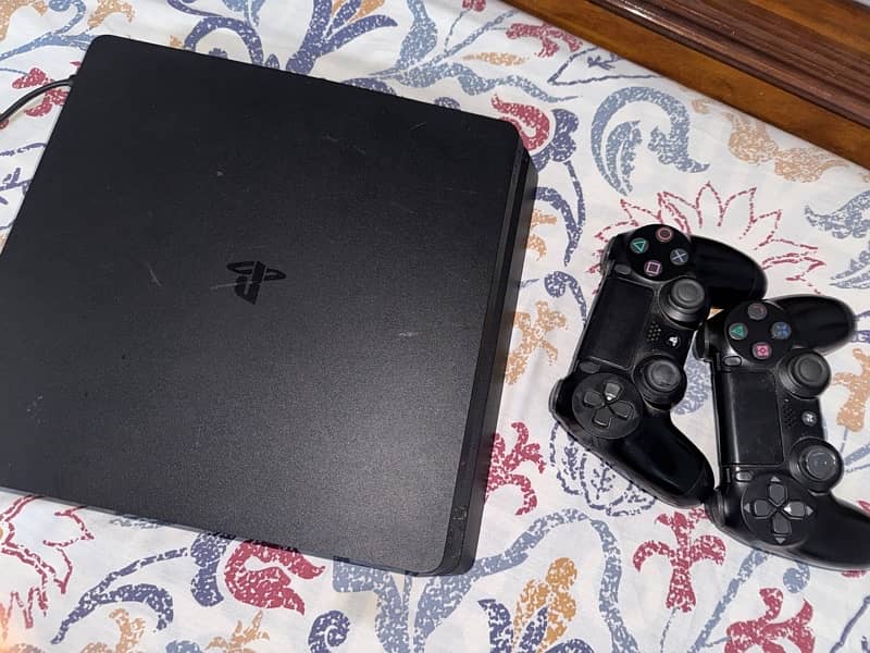 Playstation 4 slim 1