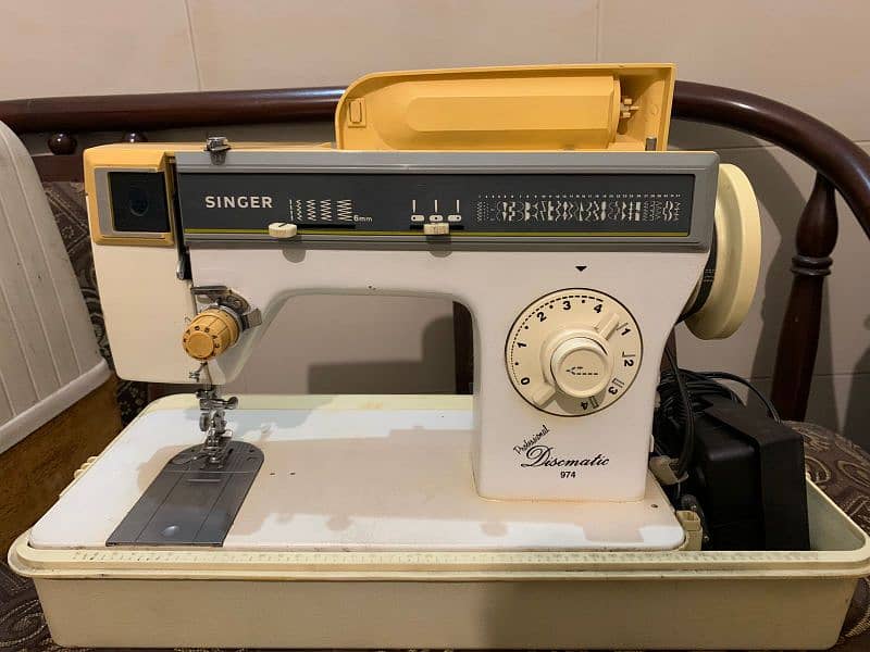 Singer Sewing Machine 0