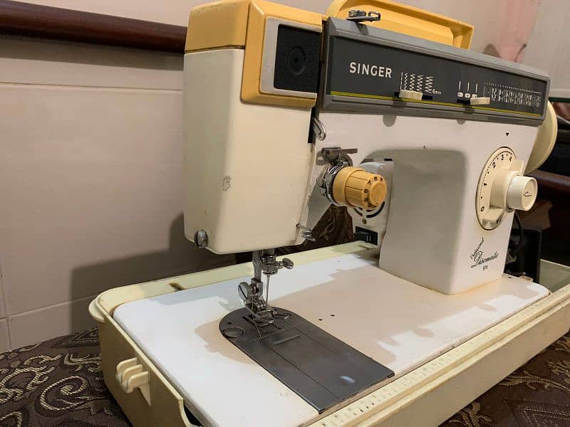 Singer Sewing Machine 1