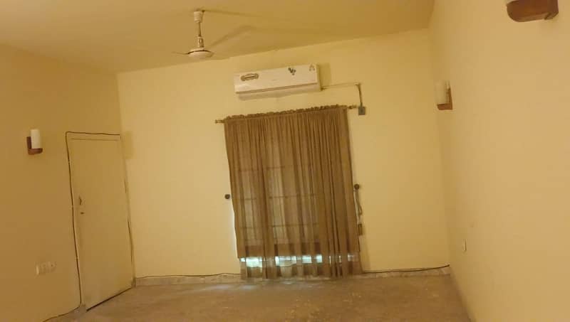 Luxurious 25 Marla Corner House In Prime Faisalabad Location Ready To Move In! 3