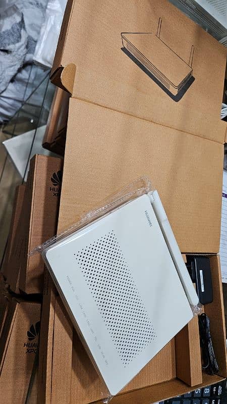 HUAWEI 8546M NEW 5DBI ANTEENA , WIFI ROUTER. BOX PACK EPON/GPON ,XPON 5