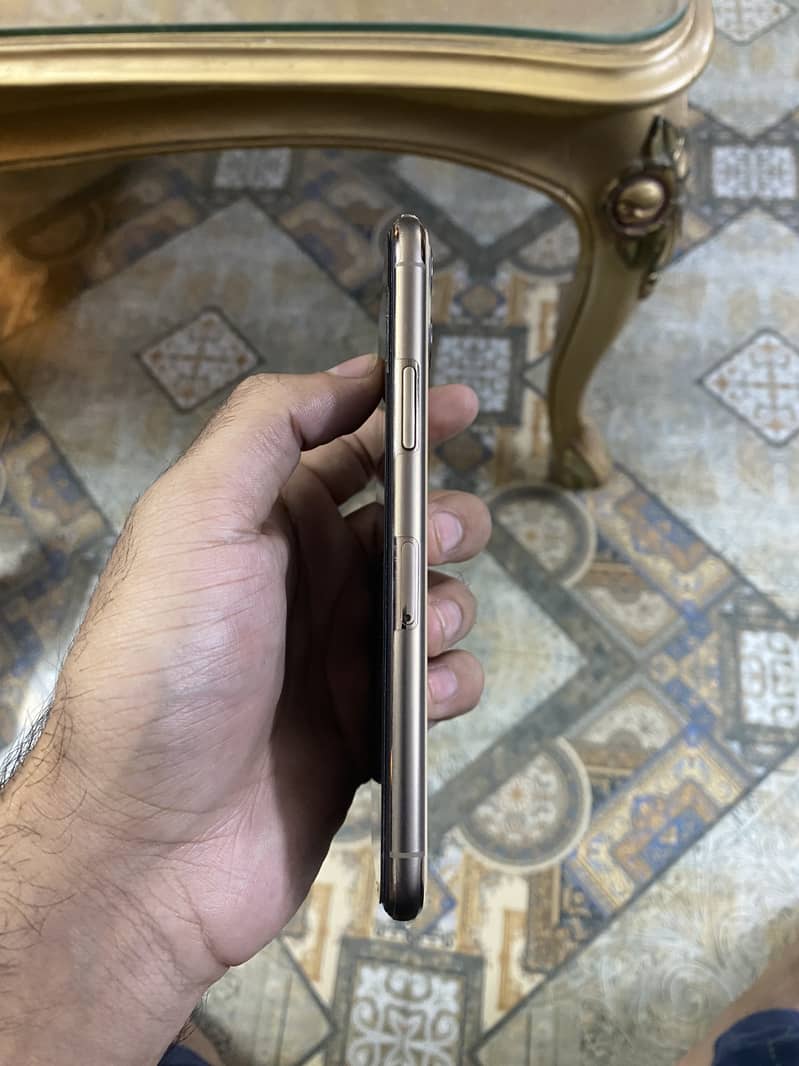 Iphone 11 pro PTA 4