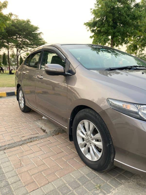 Honda City Aspire 2016 Manual 1.5 CC Genuine Condition 1