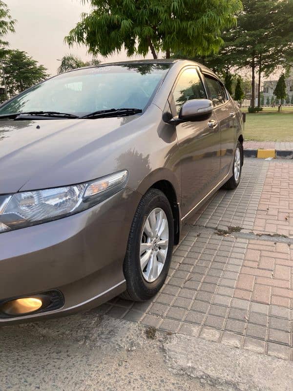 Honda City Aspire 2016 Manual 1.5 CC Genuine Condition 4