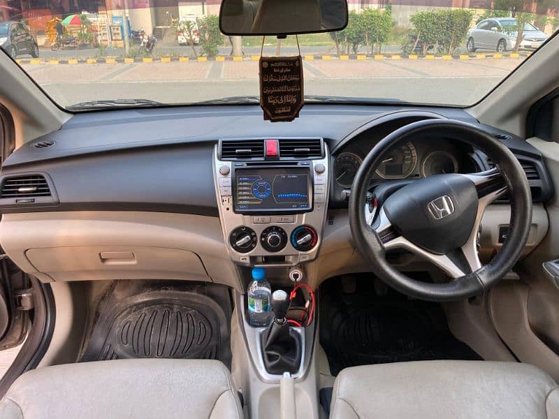 Honda City Aspire 2016 Manual 1.5 CC Genuine Condition 7