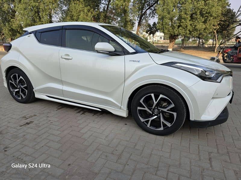 Toyota C-HR 2017 4